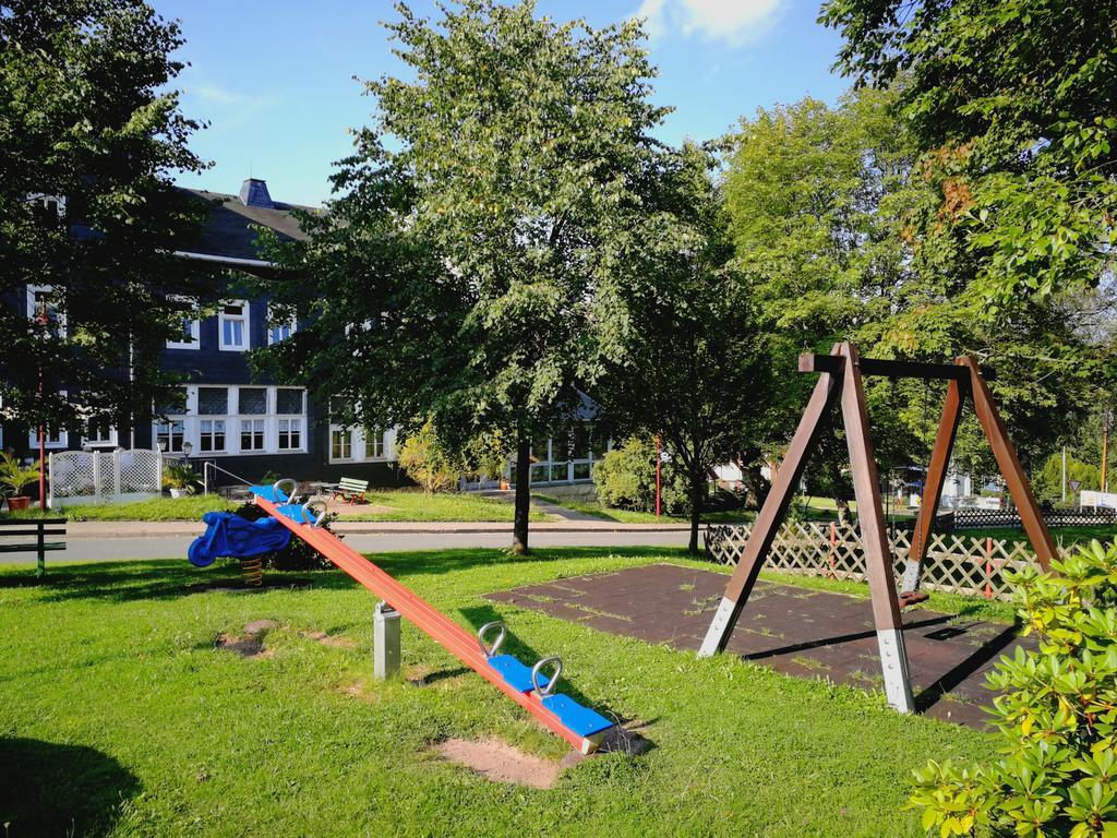 Apartments Und Bistro Zum Glasmacher Gehlberg Exterior photo